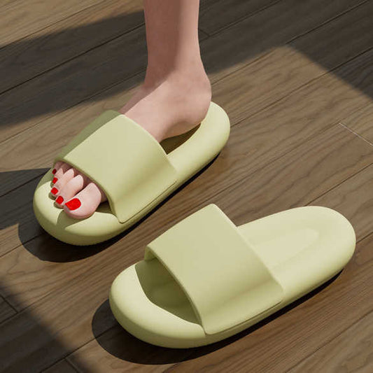 丸洗いできる軽量バスピクサンダル