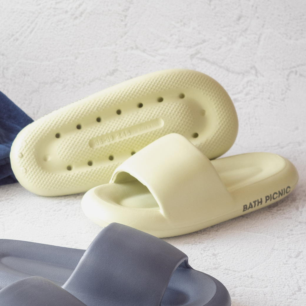 丸洗いできる軽量バスピクサンダル